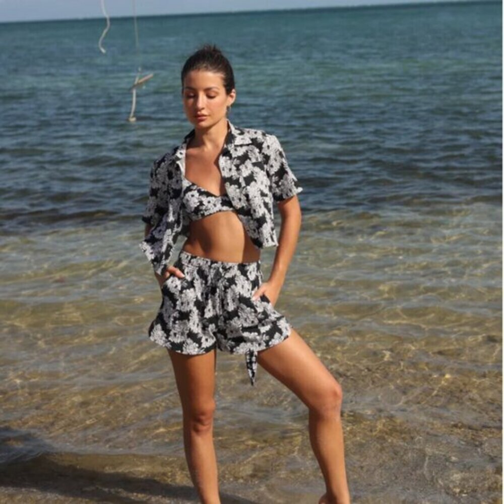 Salty Weekend CAPRI SEERSUCKER Black and White Floral Hawaiian Shorts